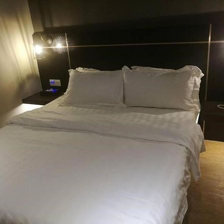 Riverside Boutique Hotel Kuantan Bagian luar foto