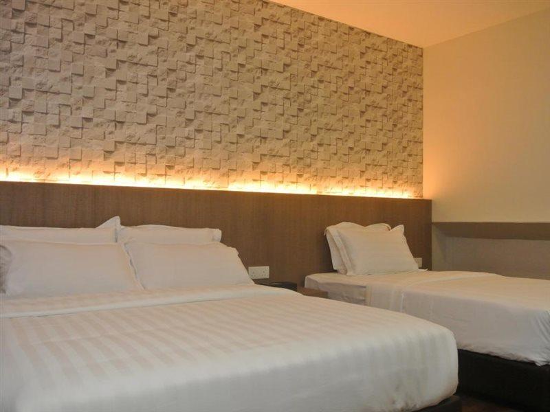 Riverside Boutique Hotel Kuantan Bagian luar foto